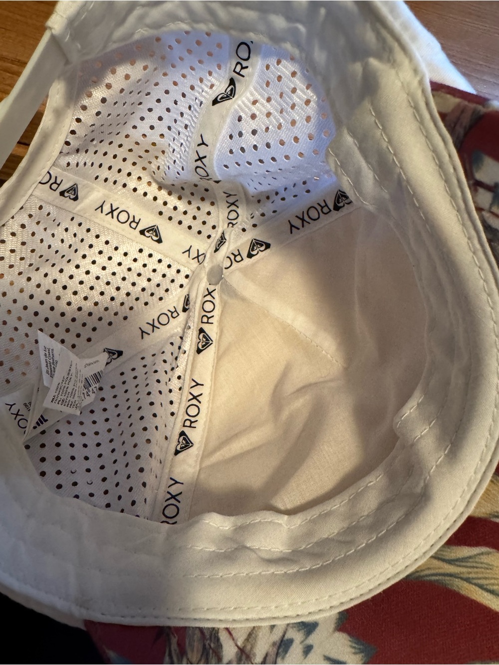 NWOT Roxy adjustable hat - Picture 3 of 5